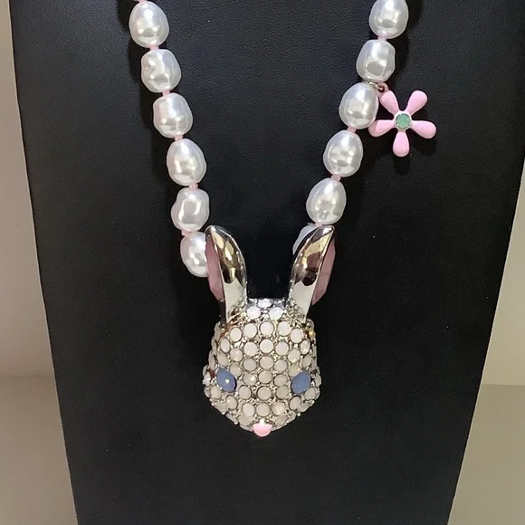 Betsey Johnson Hop To It Easter Bunny Rabbit Pendant Necklace New - Picture 2 of 3